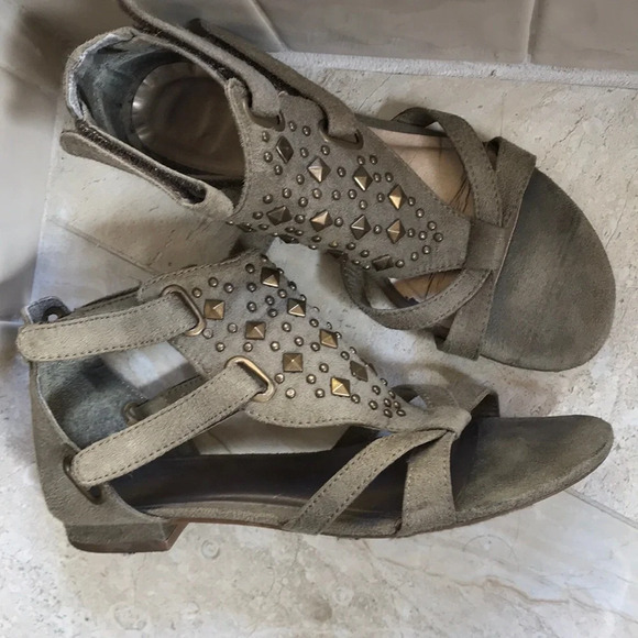 Cute adjustable sandals - Picture 1 of 3